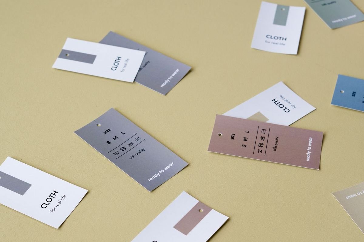 Cover image for the article: 7 Logo Design Mistakes That Quietly Hurt Your Brand